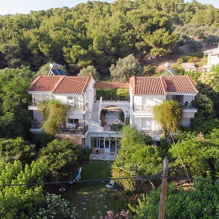 Heracles Guesthouse Rovies Exterior foto