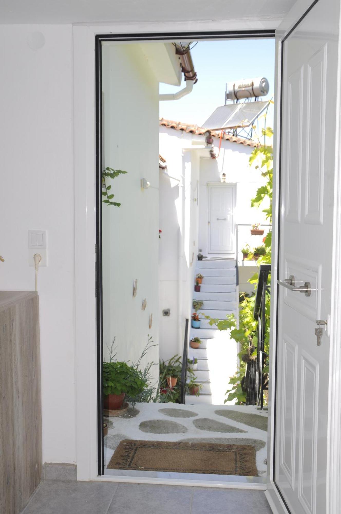 Heracles Guesthouse Rovies Exterior foto