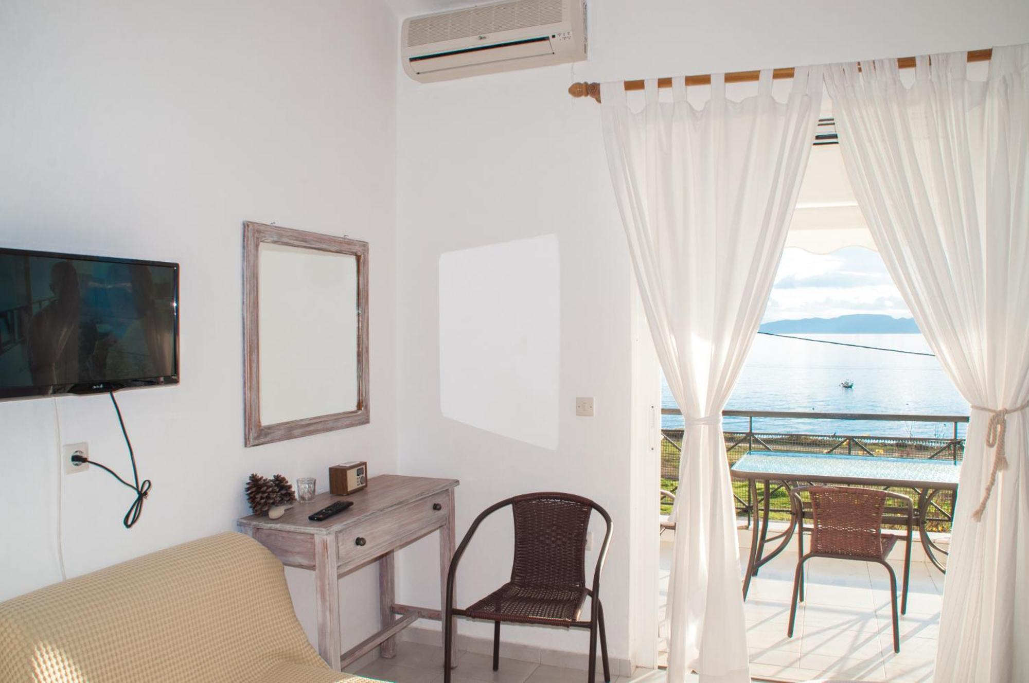 Heracles Guesthouse Rovies Exterior foto