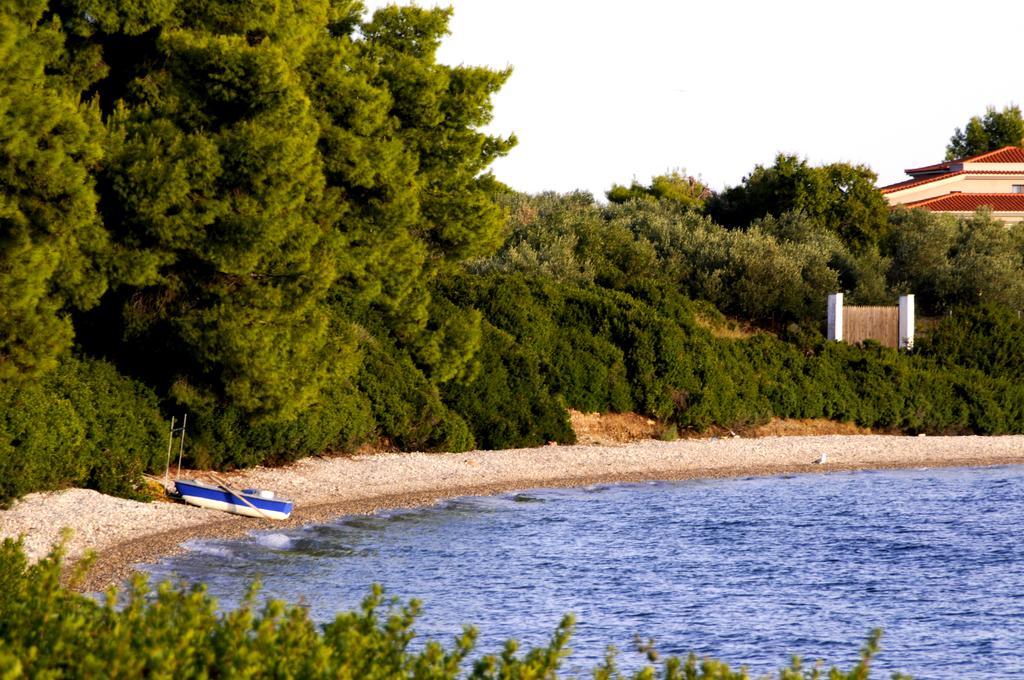 Heracles Guesthouse Rovies Quarto foto