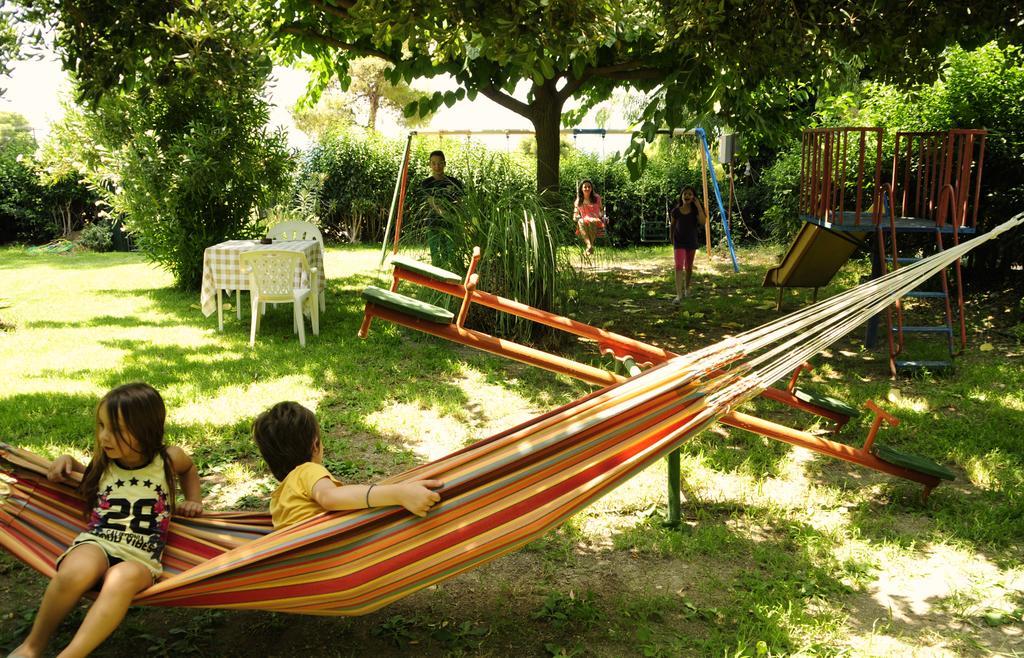 Heracles Guesthouse Rovies Exterior foto