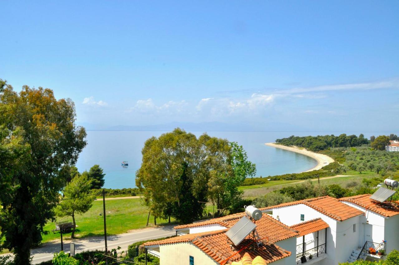 Heracles Guesthouse Rovies Exterior foto